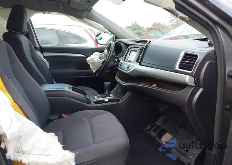 2016 Toyota Highlander Le V6 z USA, uszkodzony, nr VIN 5TDBKRFH9GS351520